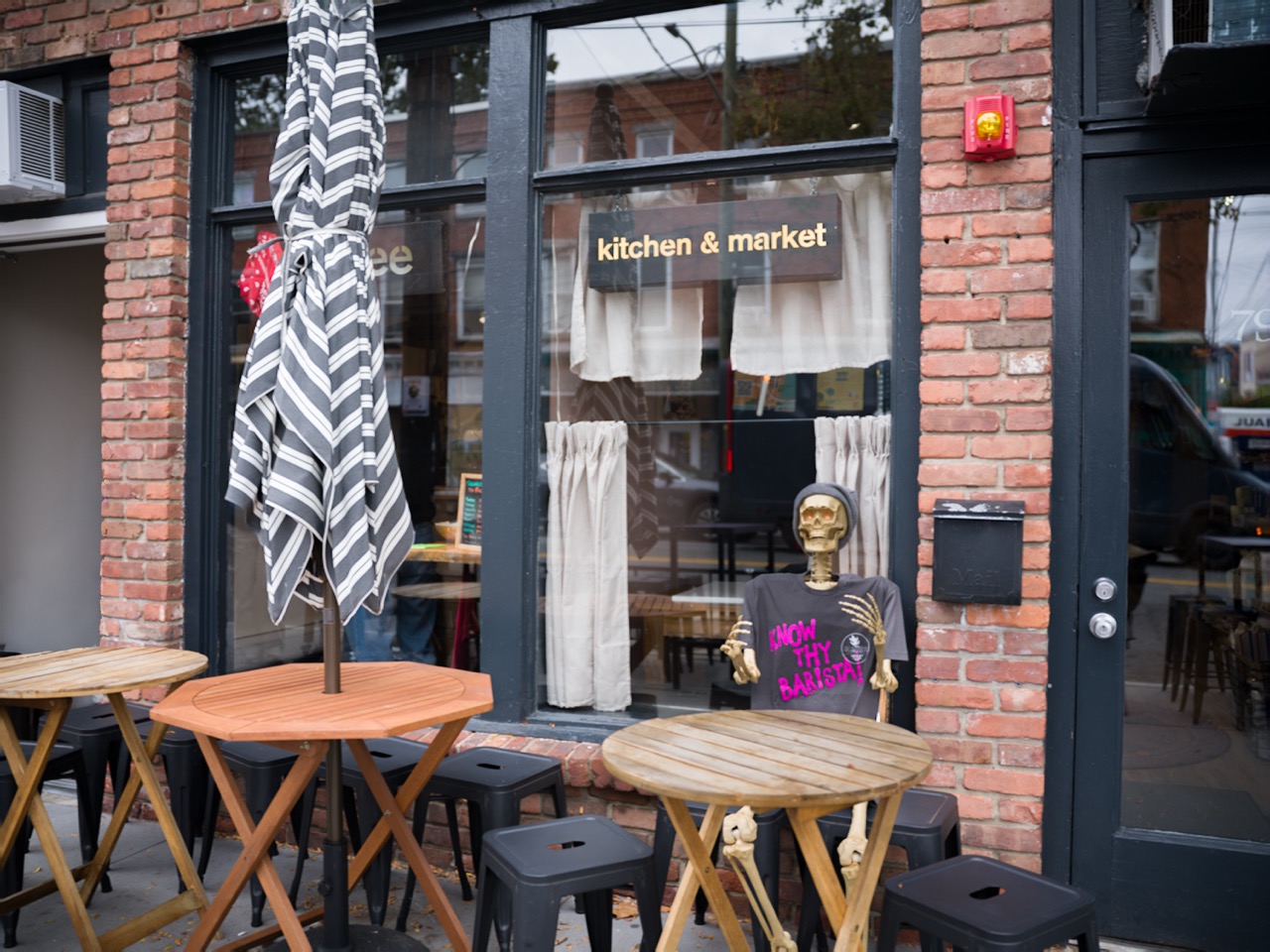 A coffee shop with hallwoeen decorations