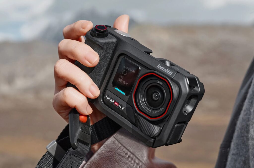 Insta360 Xplorer Grip Pro Kit image from Insta360.