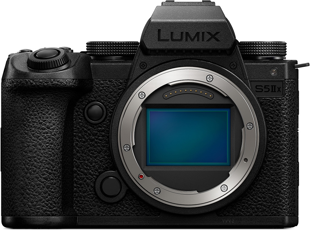 image of Panasonic Lumix DC-S5 IIX